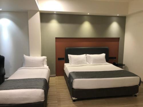 Hotel Bhavya Residency Ahmadábád Kültér fotó