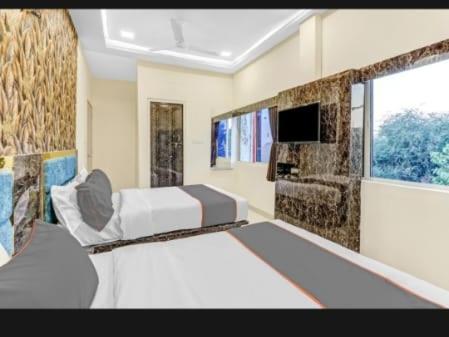 Hotel Bhavya Residency Ahmadábád Szoba fotó